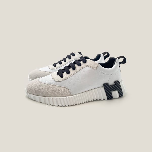 Bouncing Sneaker