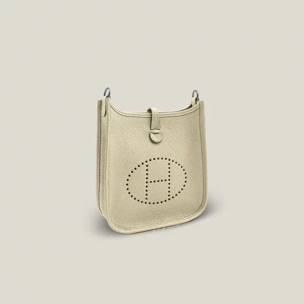 Evelyne 16 Amazone