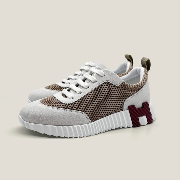 Bouncing Sneaker